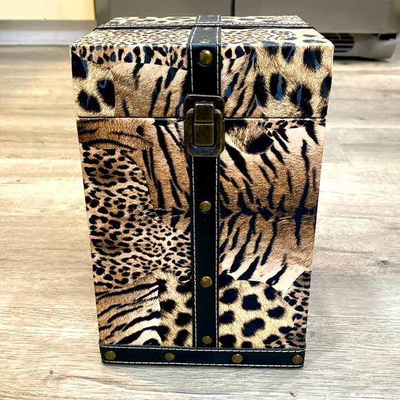 Love Leopard!  Decorative Display Accent Piece! - Picture 1 of 6